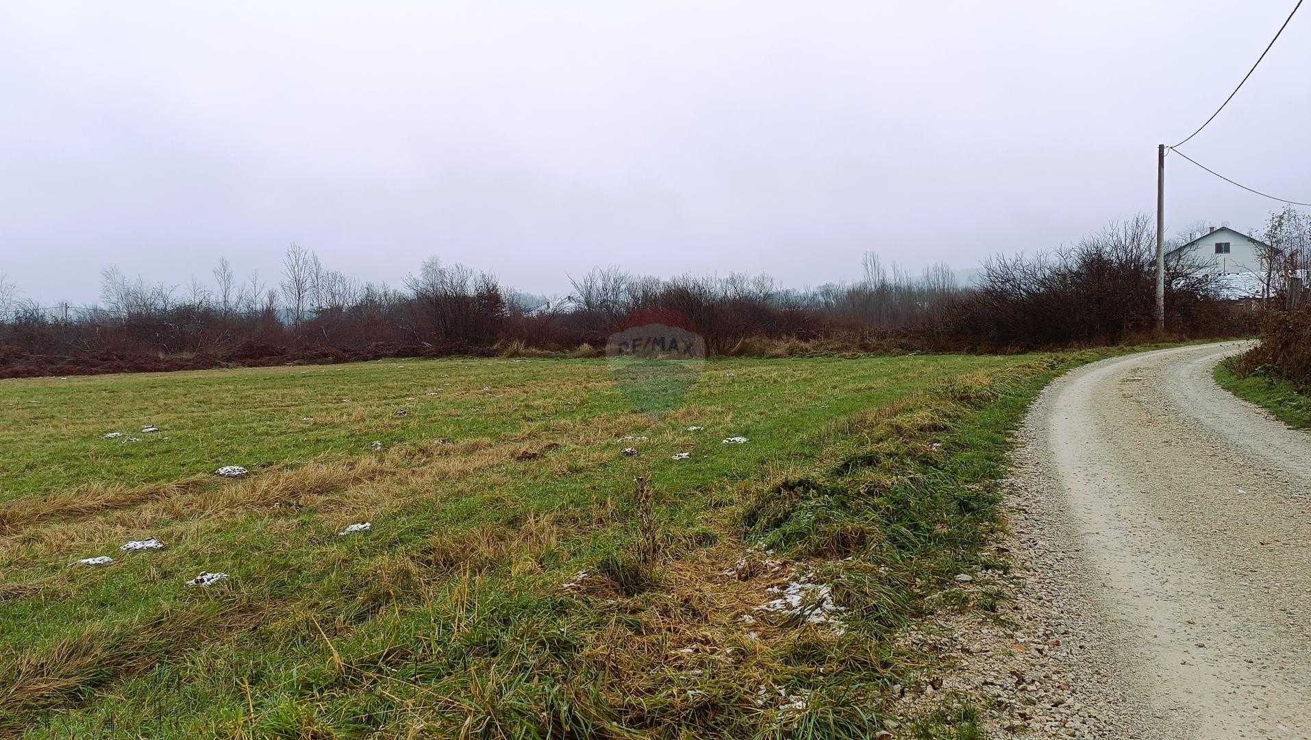 Tanah di Vojnic, Karlovacka Zupanija 12463261