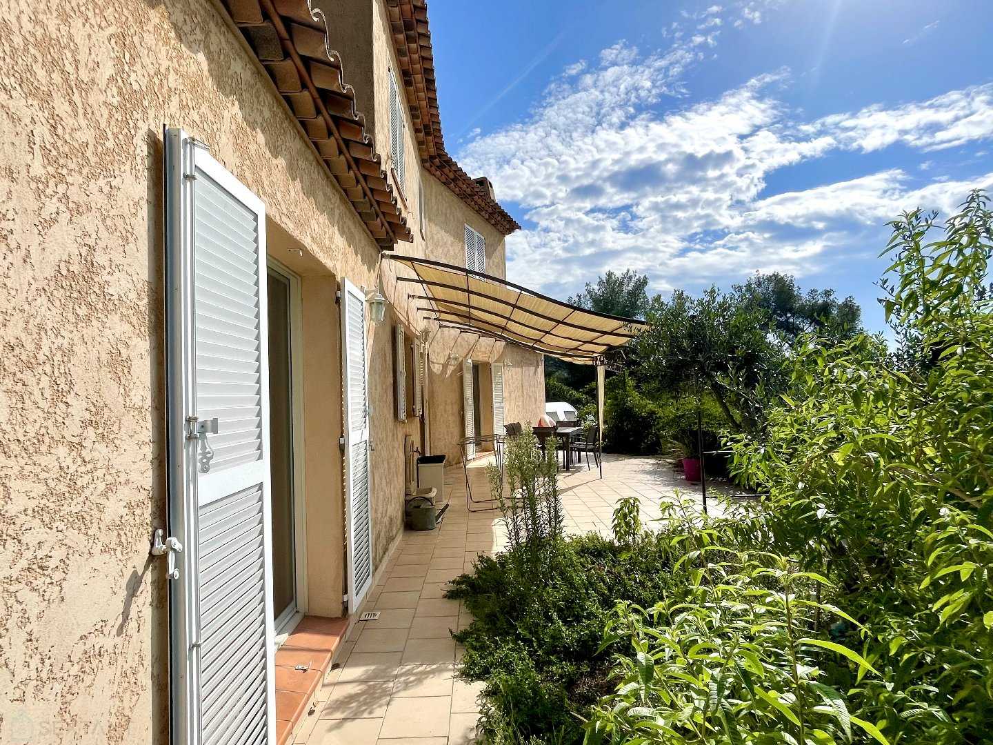 casa en Roquebrune, Provenza-Alpes-Costa Azul 12464541