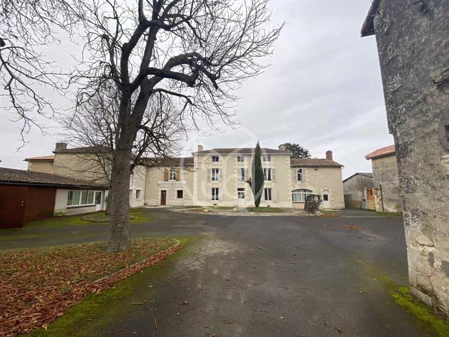 Hus i Neuville-de-Poitou, Nouvelle-Aquitaine 12466510