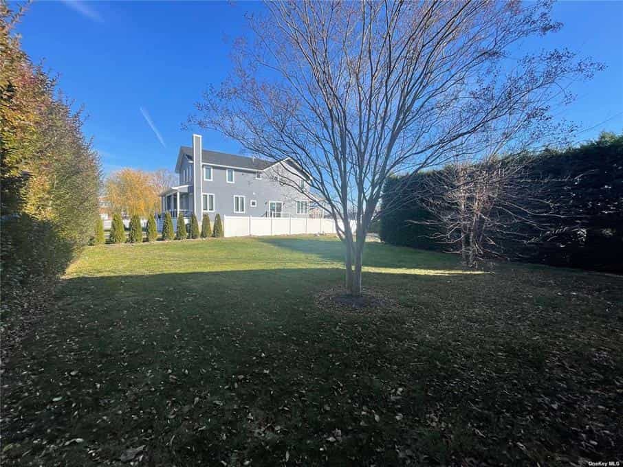 House in Seaford, New York 12466553