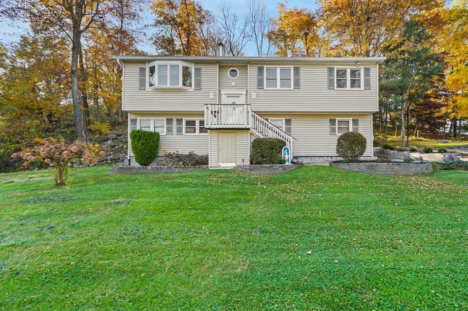 House in Mahopac, New York 12466917
