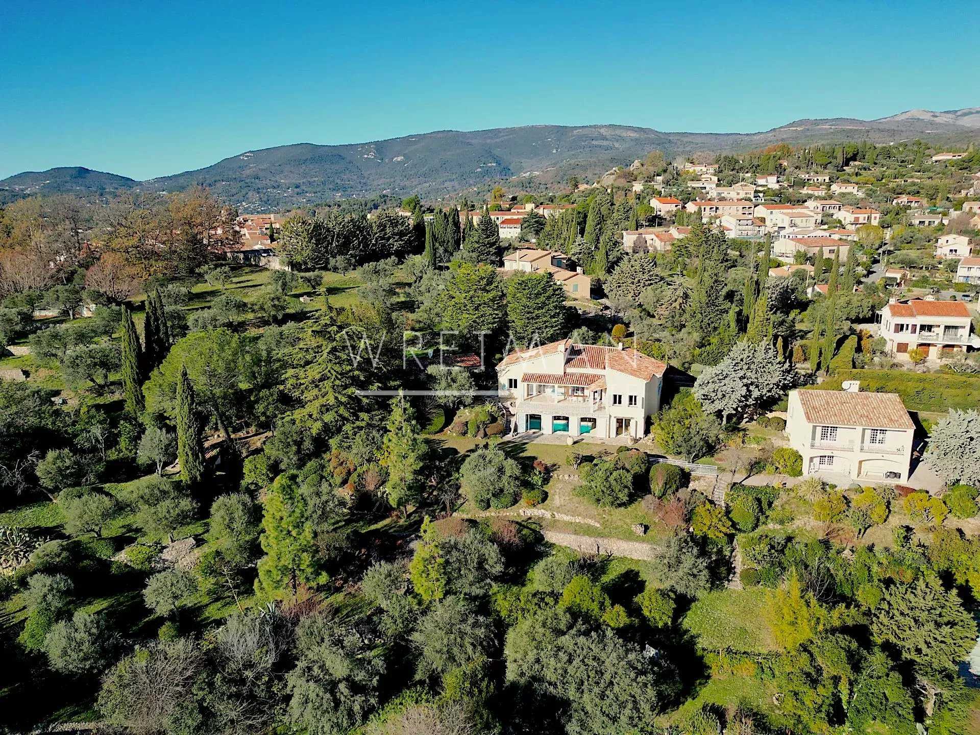 rumah dalam Tourrettes, Provence-Alpes-Côte d'Azur 12467603