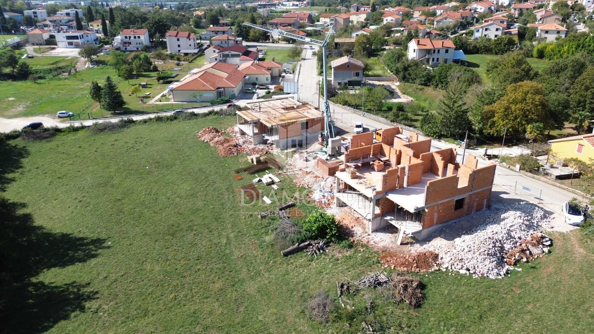 Condominium in Zminj, Istarska Zupanija 12467873