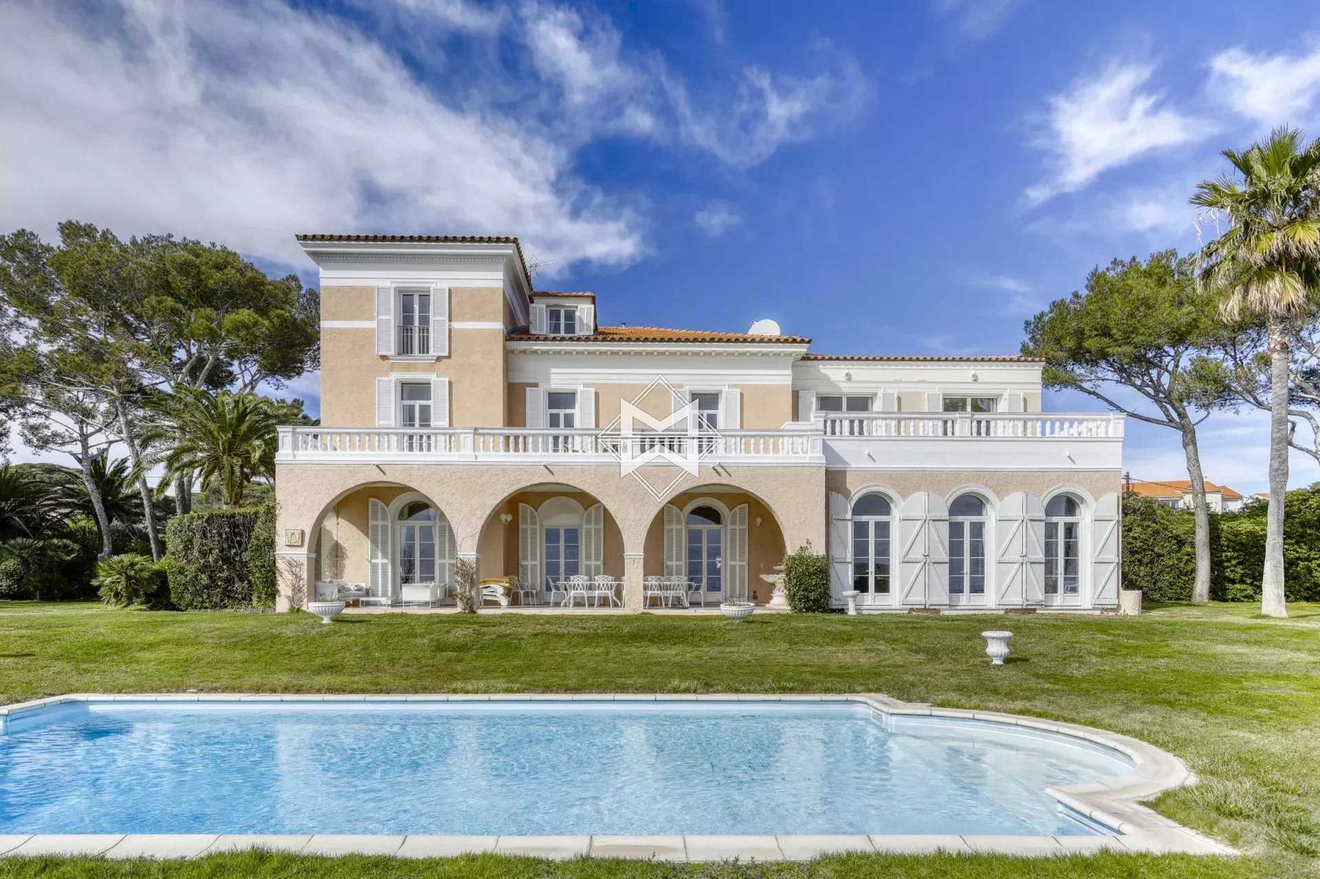 Rumah di Saint-Aygulf, Provence-Alpes-Cote d'Azur 12468497