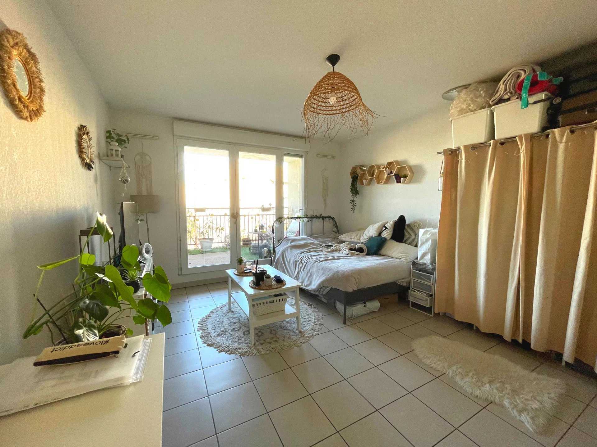 Condominium in Sainte-Marthe, Provence-Alpes-Cote d'Azur 12468506