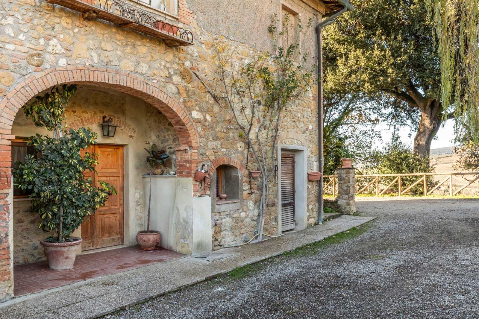 House in San Gimignano, Tuscany 12470001