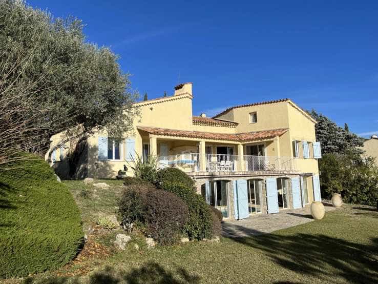 rumah dalam Tourrettes, Provence-Alpes-Côte d'Azur 12470185