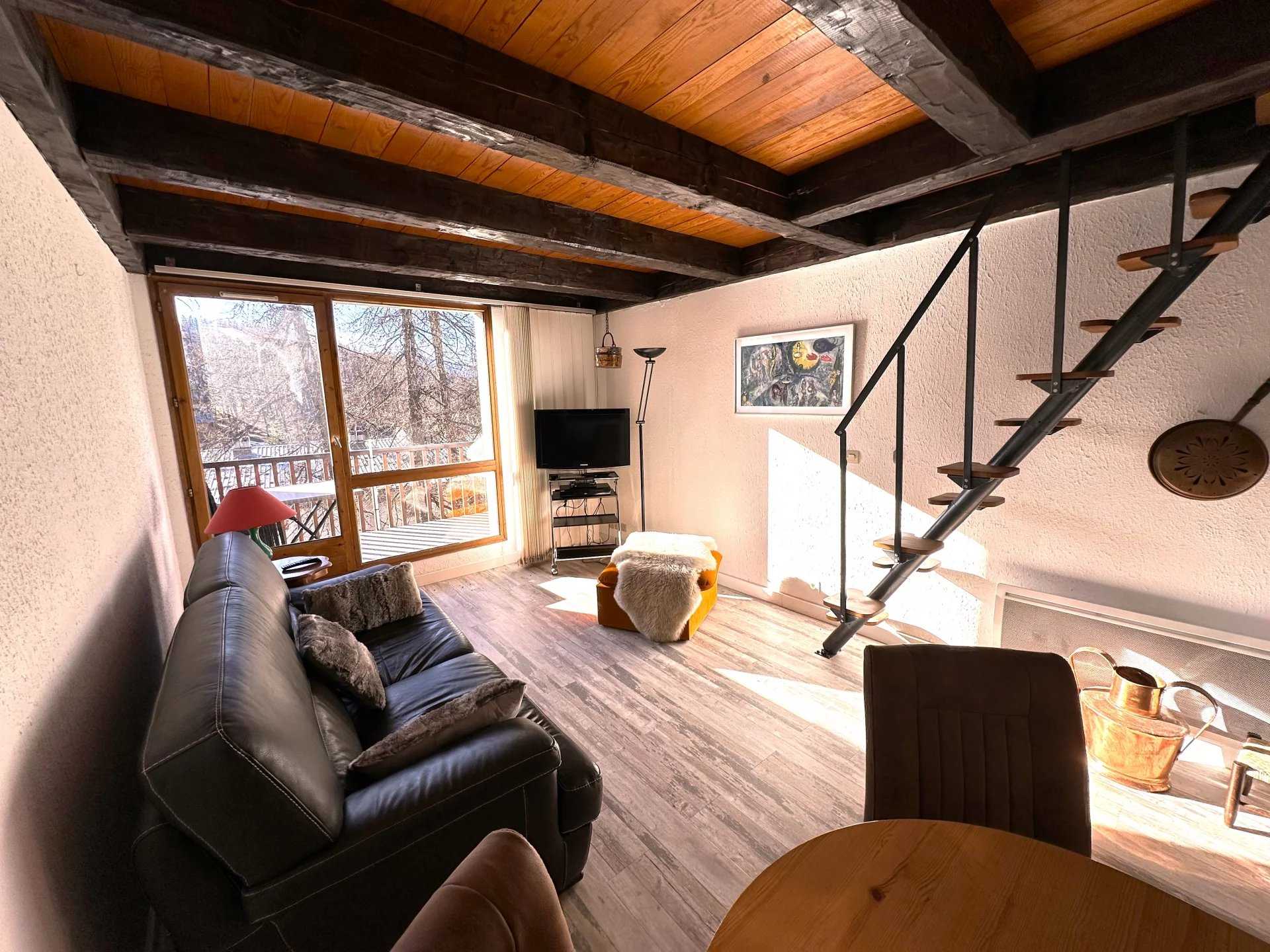 公寓 在 佩奥内, 普罗旺斯-阿尔卑斯-蓝色海岸 12471078
