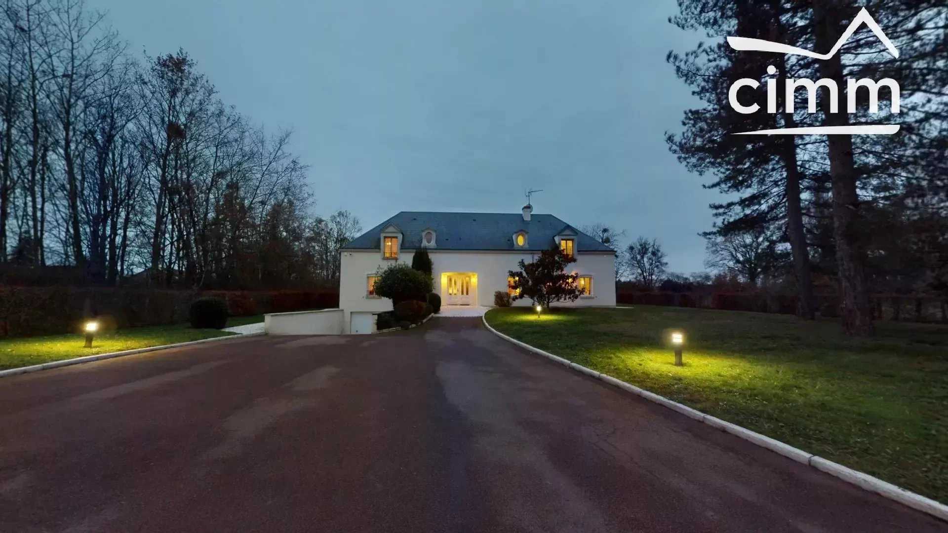 住宅 在 Montereau, Loiret 12473509