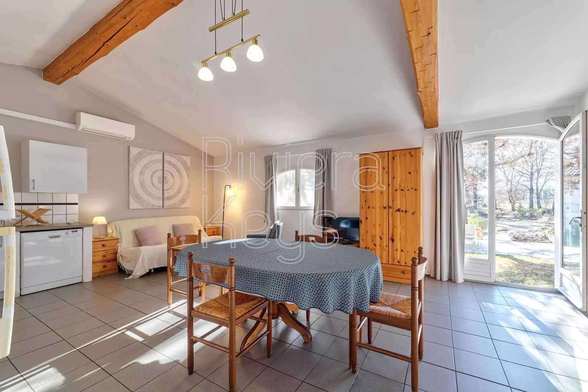 公寓 在 萊薩爾克, 普羅旺斯-阿爾卑斯-藍色海岸 12473536
