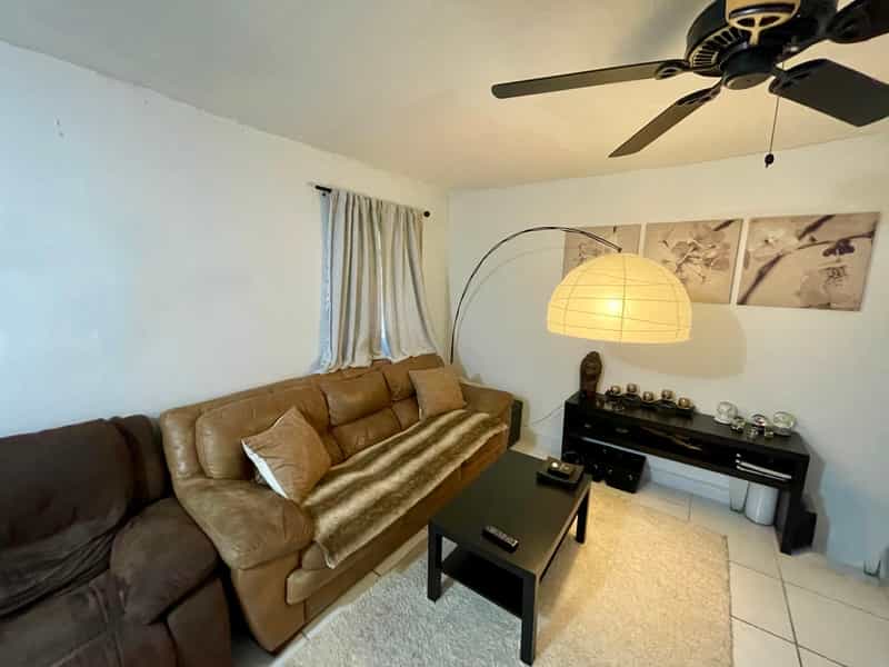 Condominium in Aventura, Florida 12473725