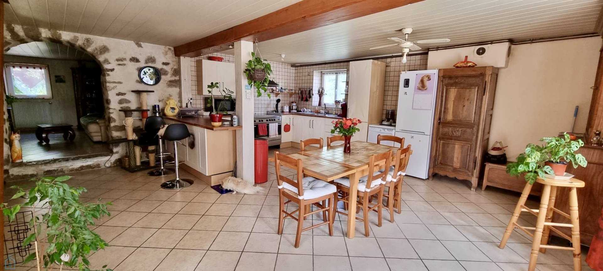 House in Courpiere, Auvergne-Rhone-Alpes 12474037