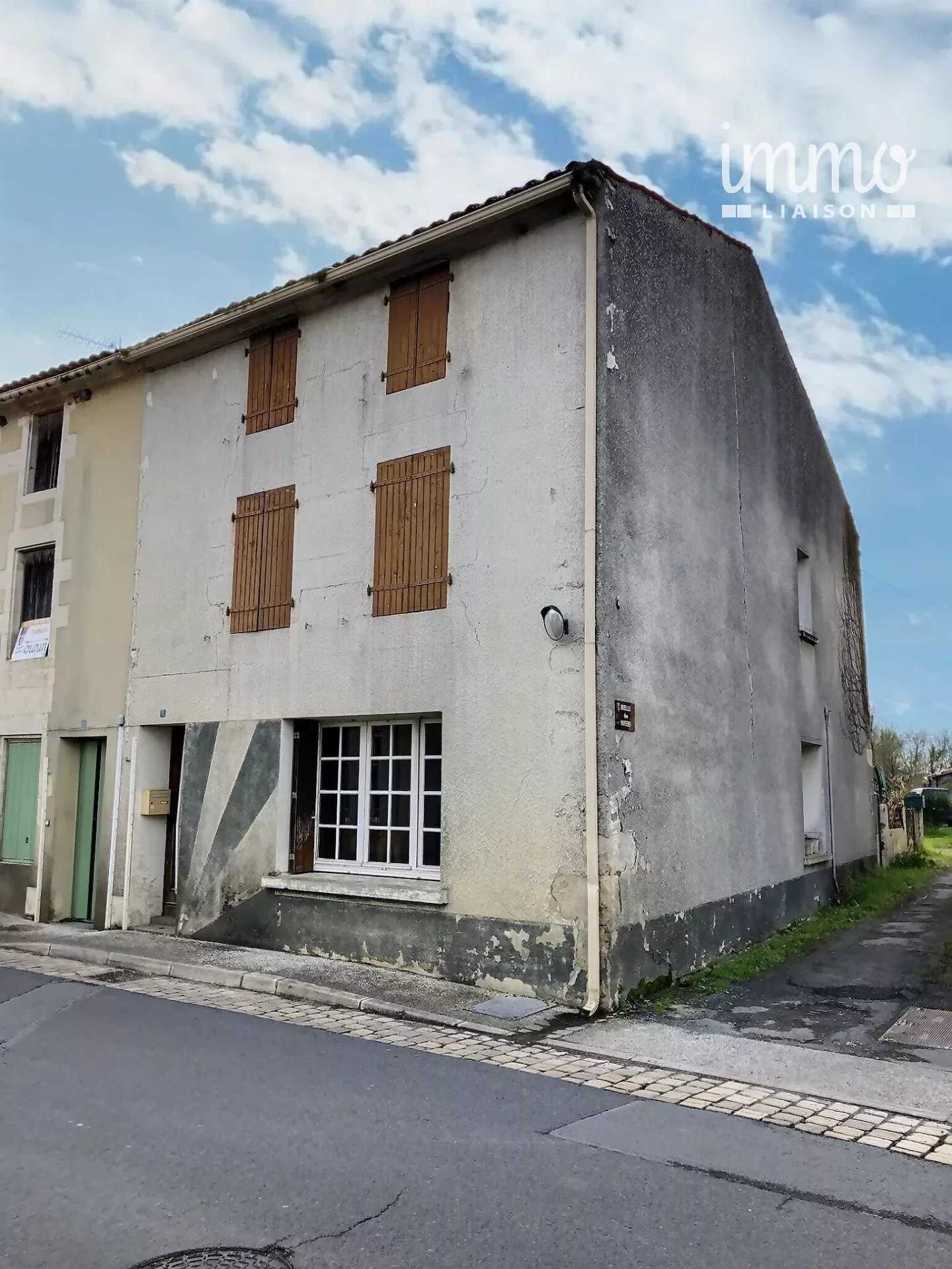 Flere huse i La Ronde, Charente-Maritime 12474895