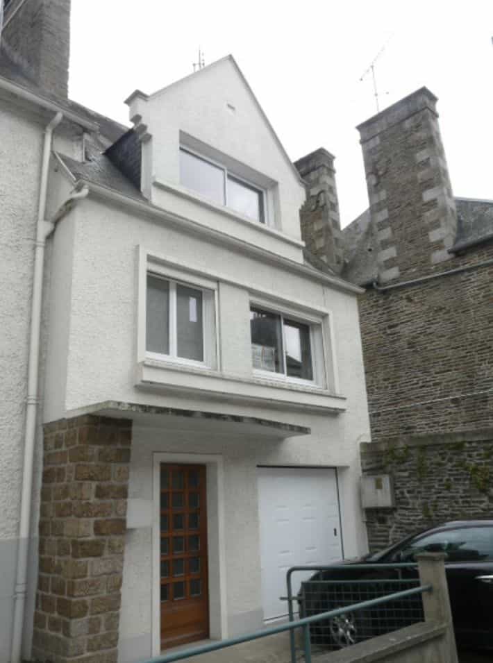 Dom w Saint-Hilaire-du-Harcouet, Normandia 12476566
