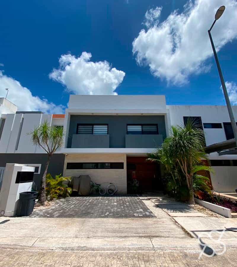 House in Cancun, Quintana Roo 12477101