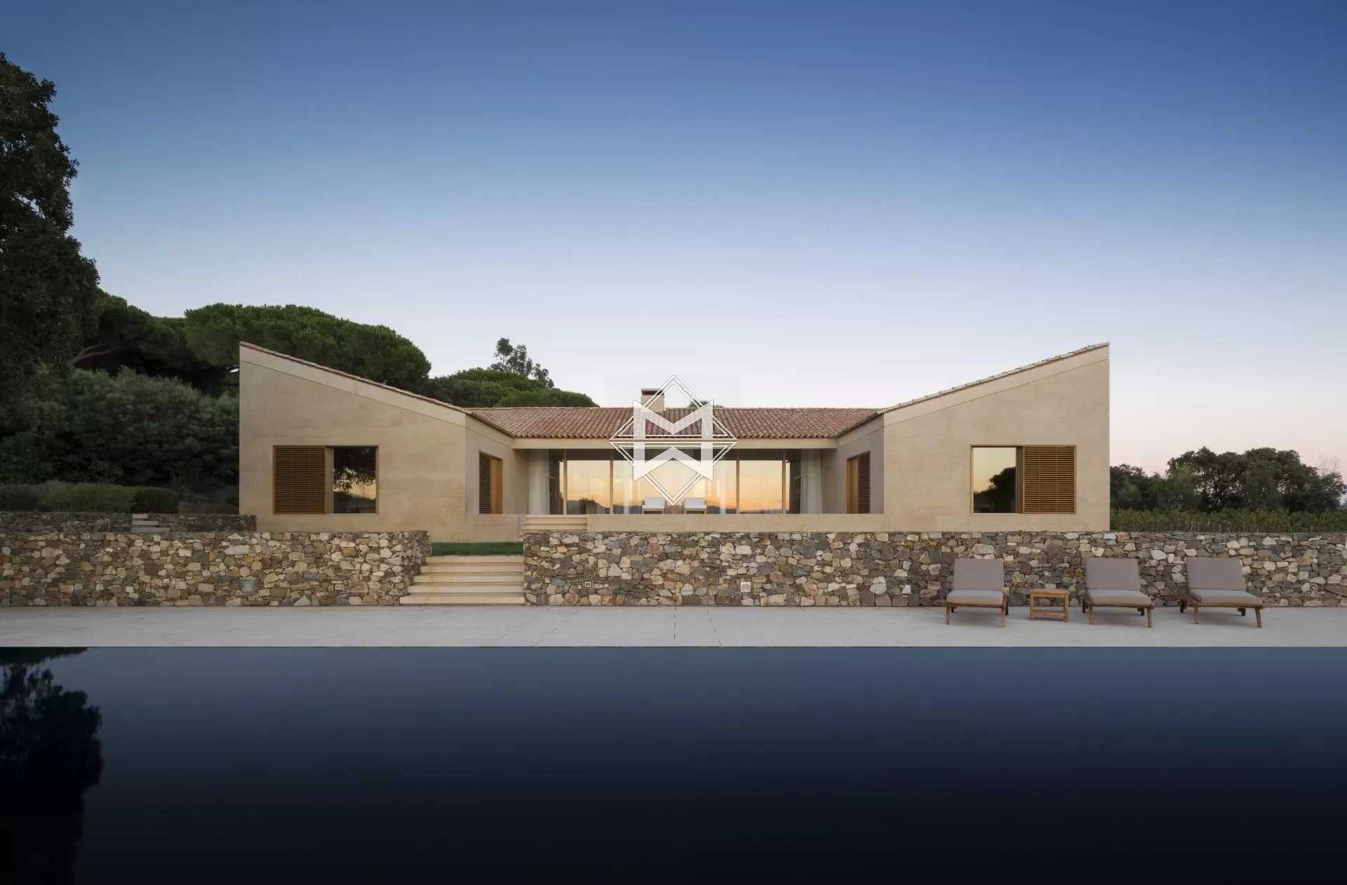 House in Saint-Tropez, Provence-Alpes-Cote d'Azur 12477489