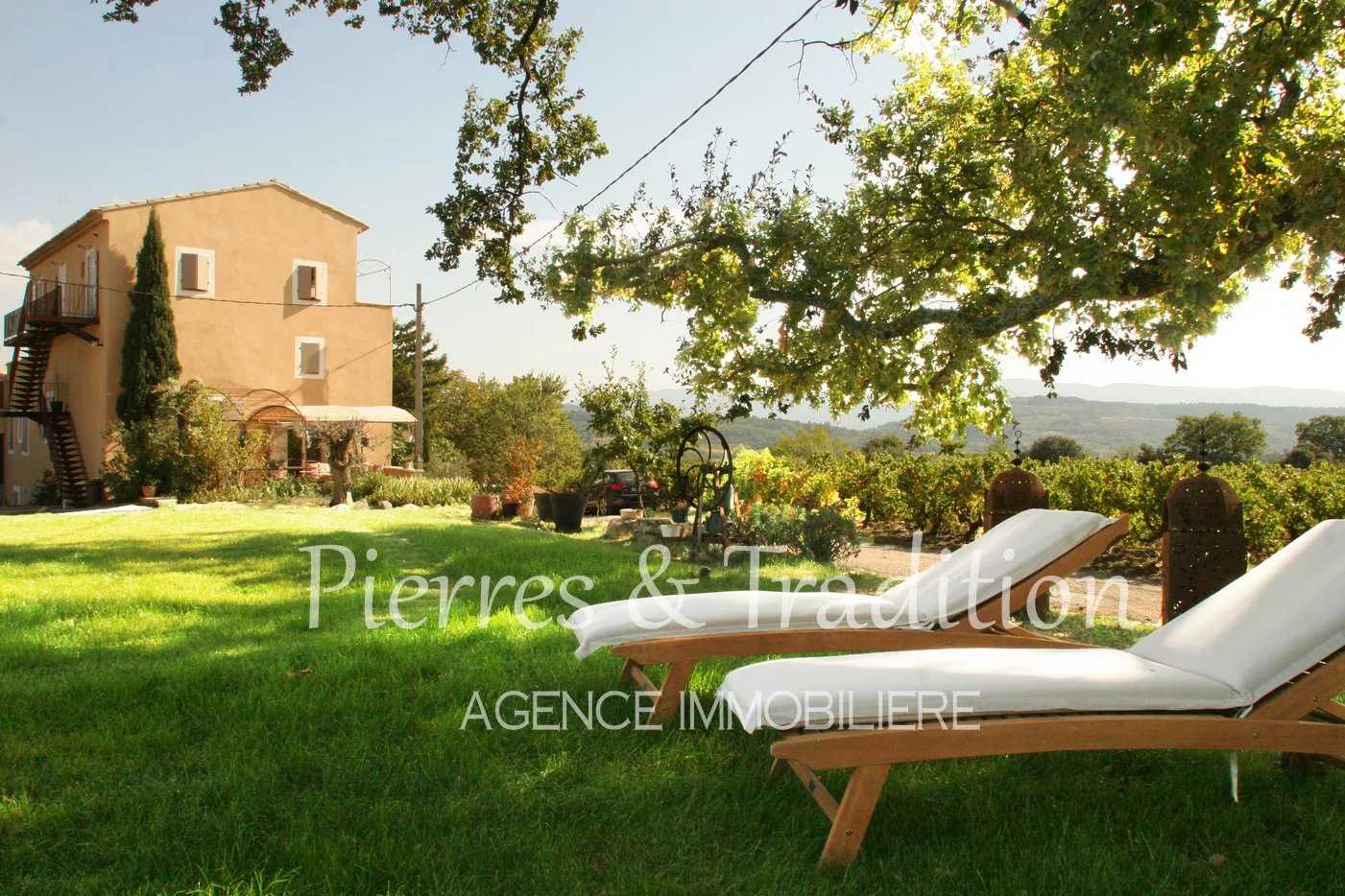 Rumah di Saint-Saturnin-les-Apt, Provence-Alpes-Cote d'Azur 12477493