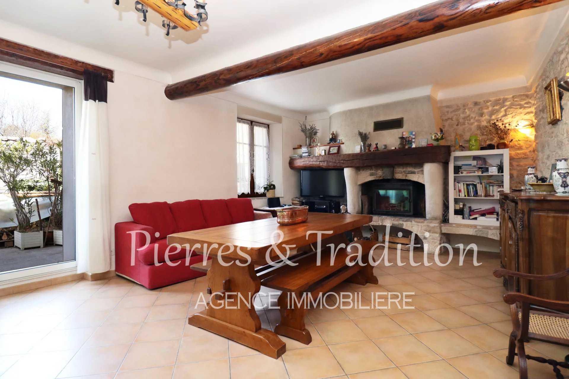 Talo sisään Cereste, Provence-Alpes-Cote d'Azur 12477494