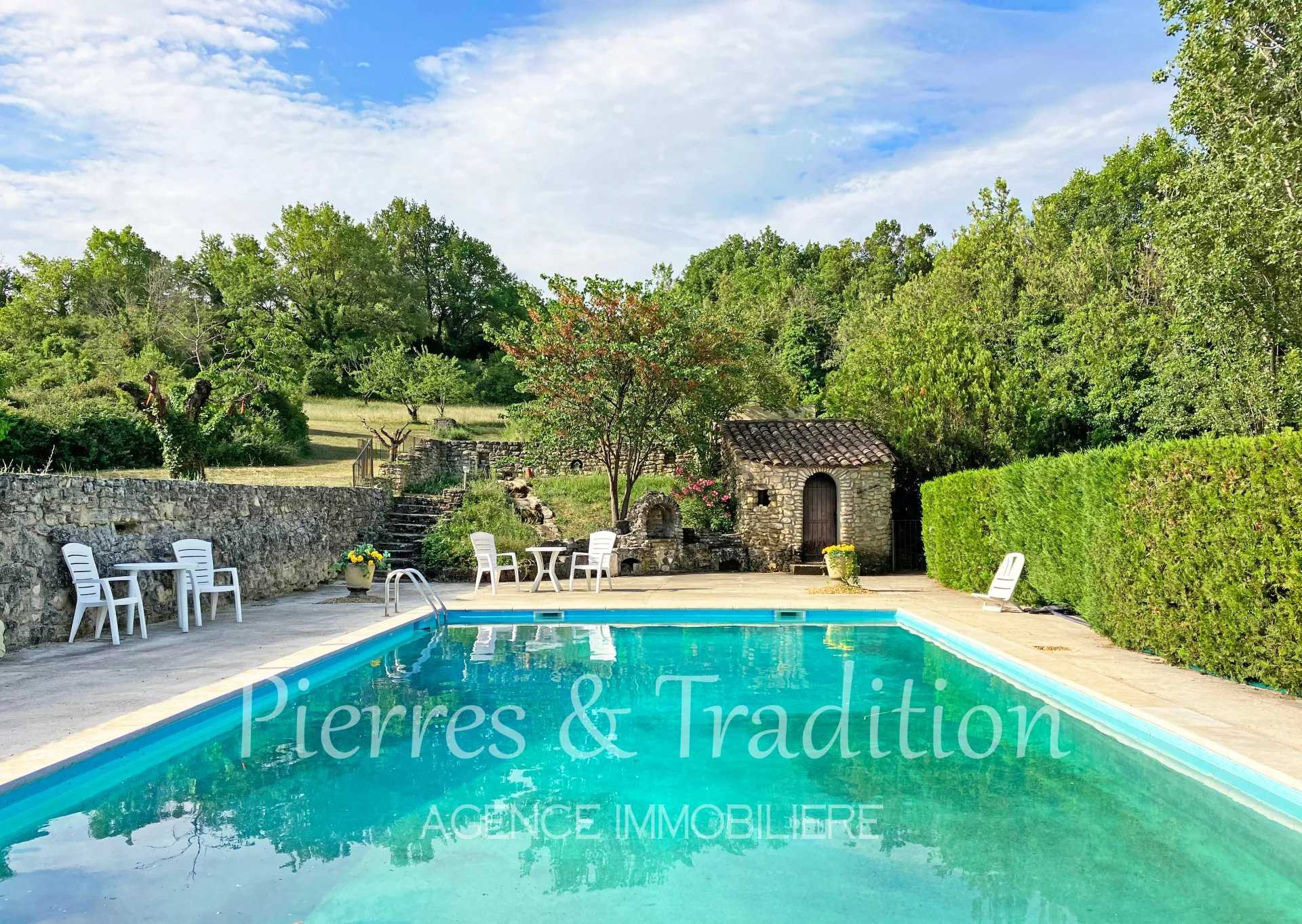 Будинок в Apt, Provence-Alpes-Cote d'Azur 12477495