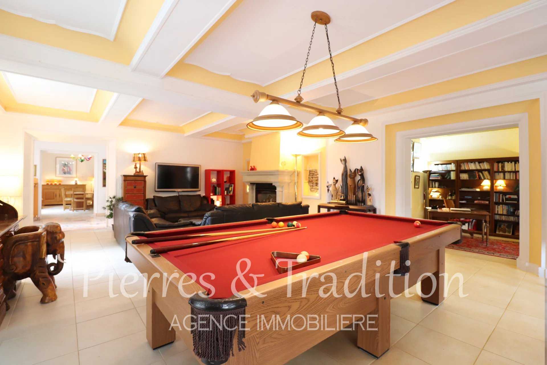 Rumah di Apt, Provence-Alpes-Cote d'Azur 12477495
