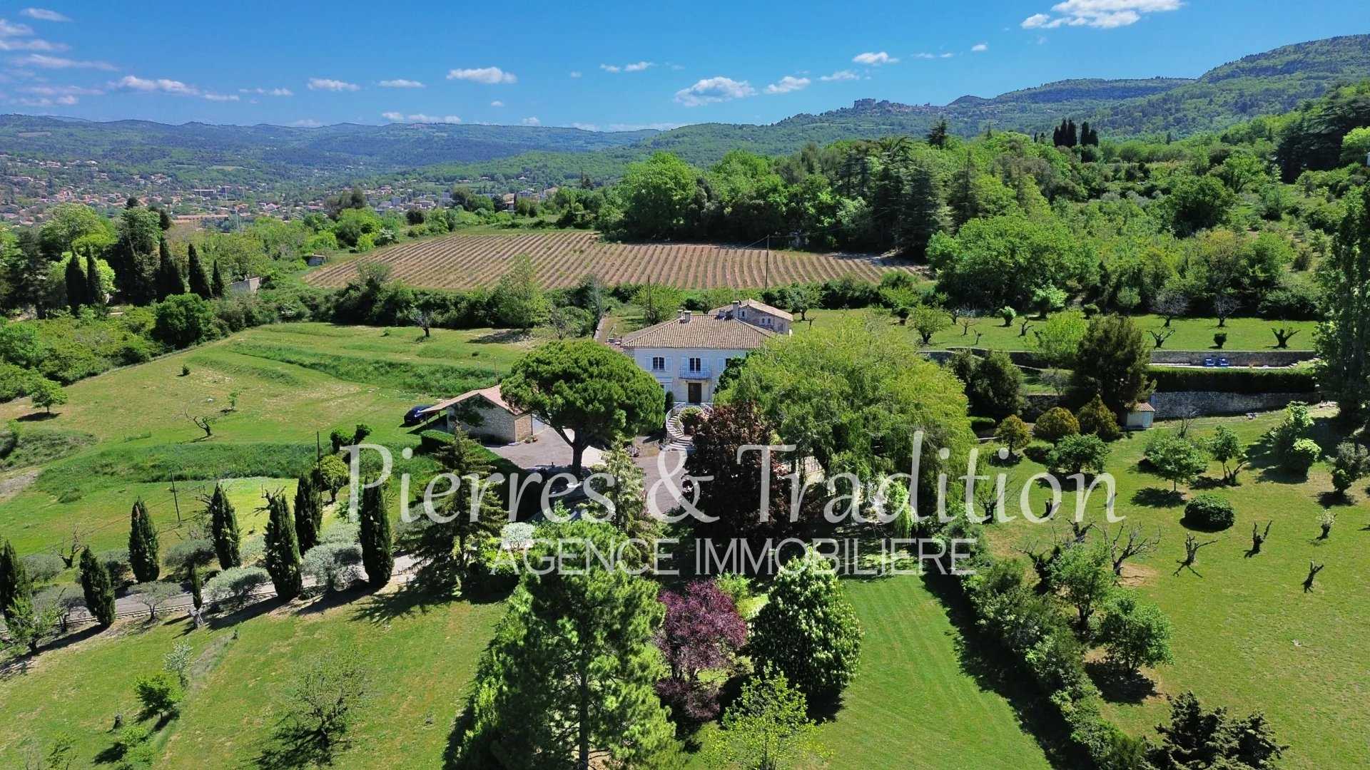 Rumah di Apt, Provence-Alpes-Cote d'Azur 12477495