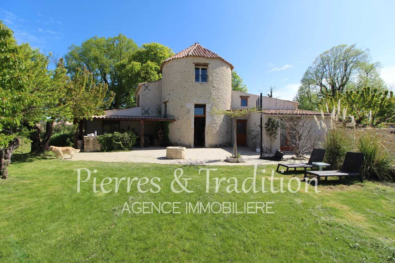 Rumah di Simiane-la-Rotonde, Provence-Alpes-Cote d'Azur 12477501