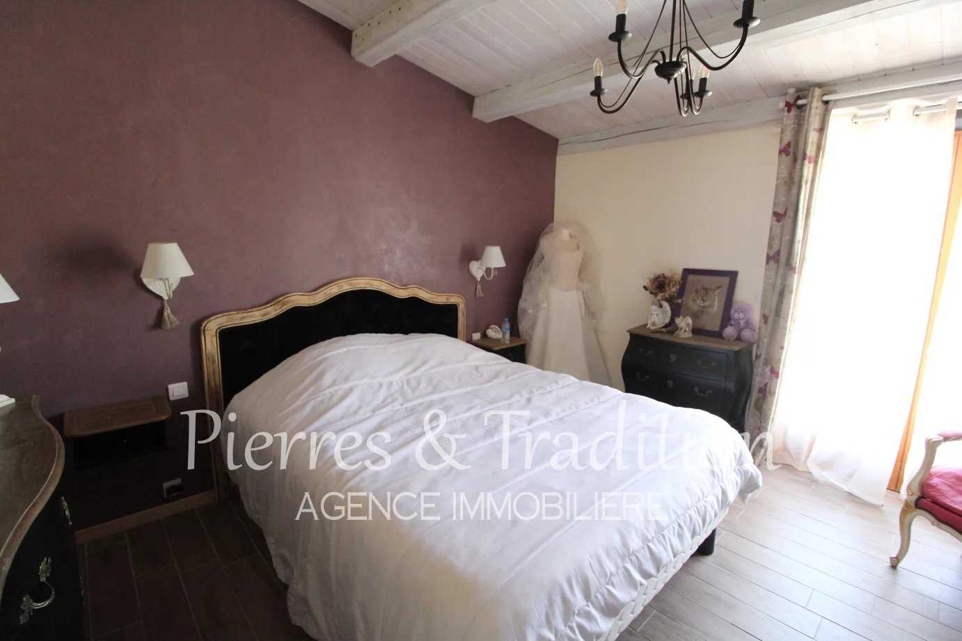 rumah dalam Simiane-la-Rotonde, Provence-Alpes-Cote d'Azur 12477501
