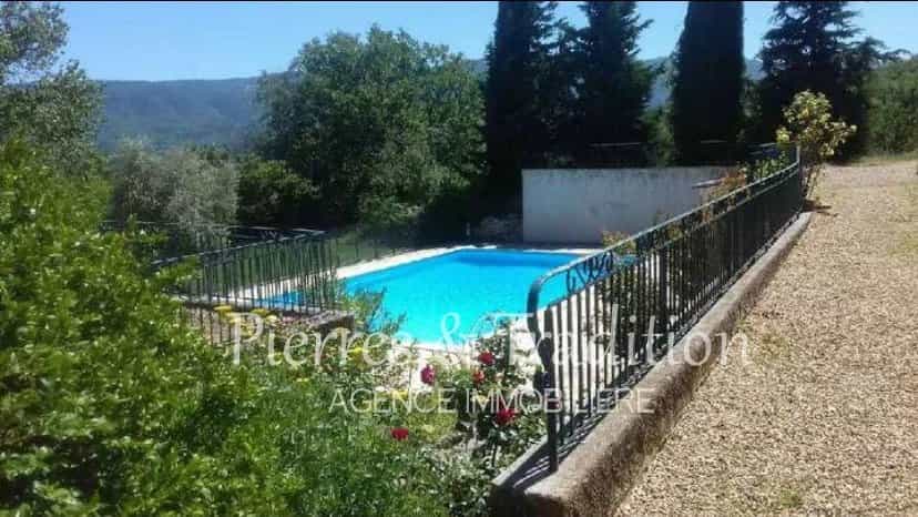 Ejerlejlighed i Viens, Provence-Alpes-Cote d'Azur 12477508