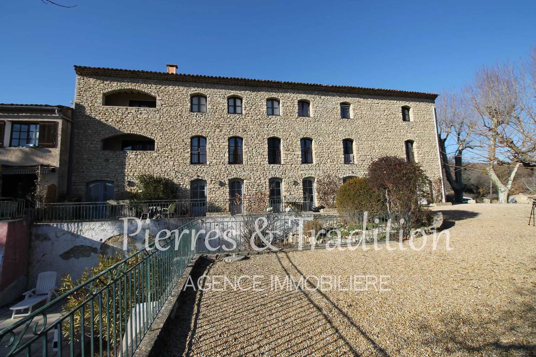 Condominium dans Viens, Provence-Alpes-Côte d'Azur 12477508
