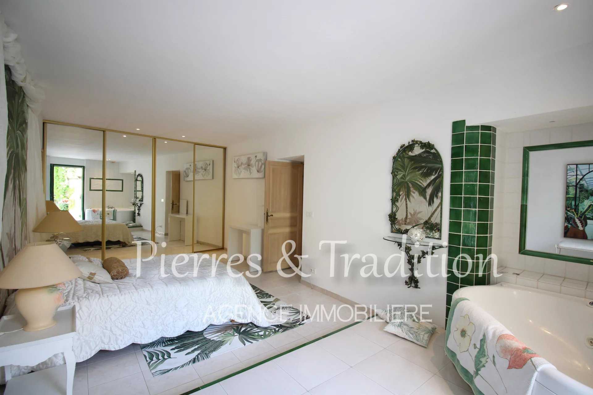 House in Apt, Vaucluse 12477515