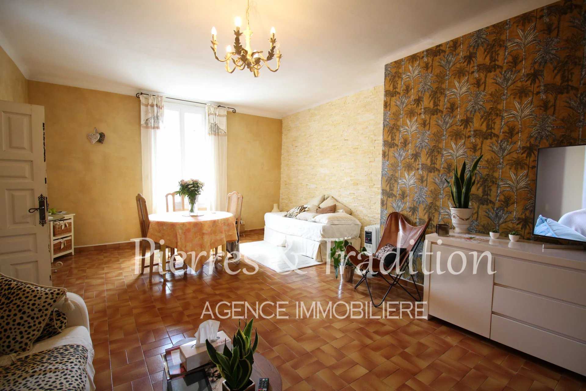 Hus i Apt, Provence-Alpes-Cote d'Azur 12477515