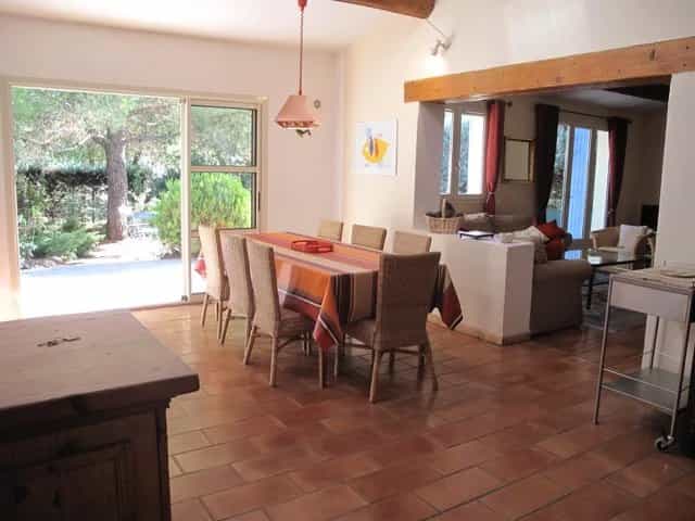 Talo sisään Roussillon, Provence-Alpes-Cote d'Azur 12477519