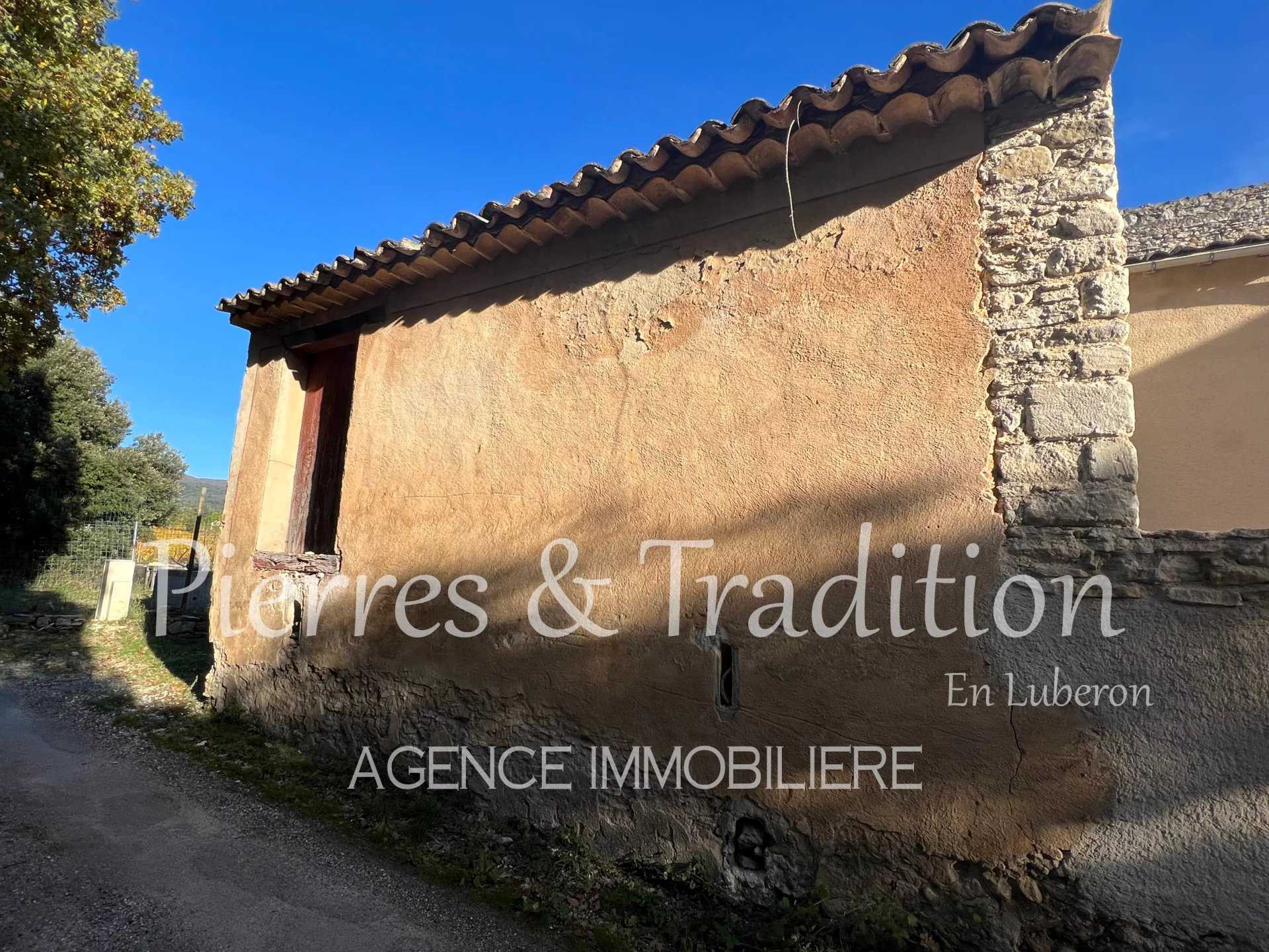 House in Saint-Saturnin-les-Apt, Provence-Alpes-Cote d'Azur 12477527