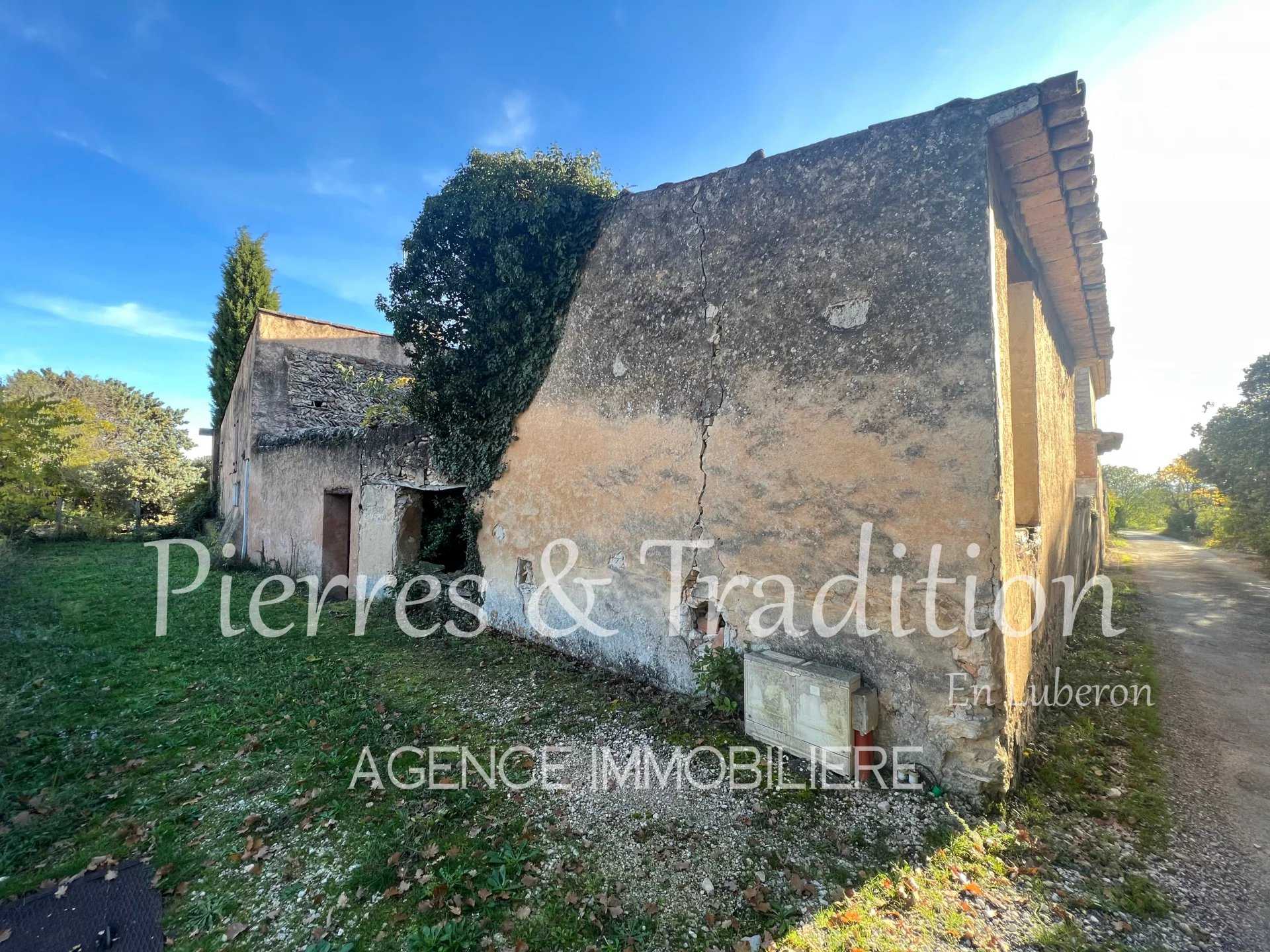 House in Saint-Saturnin-les-Apt, Provence-Alpes-Cote d'Azur 12477527
