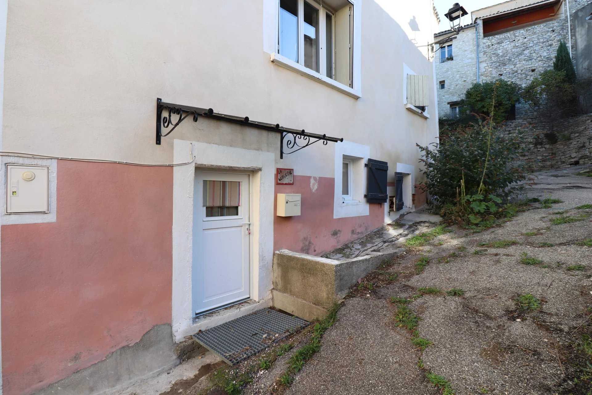 Condominium in Caseneuve, Provence-Alpes-Côte d'Azur 12477529