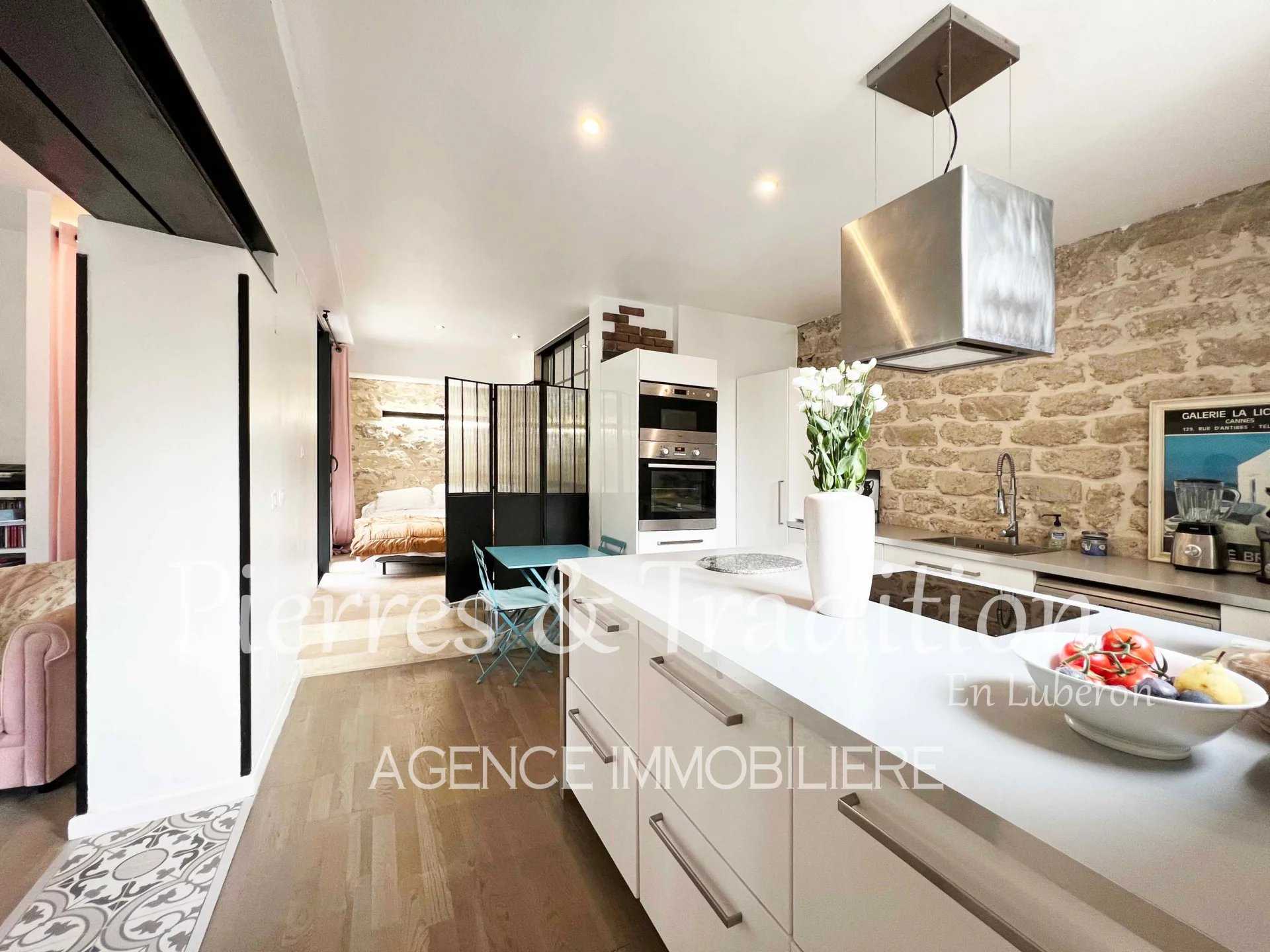 Condominium in Apt, Provence-Alpes-Cote d'Azur 12477531