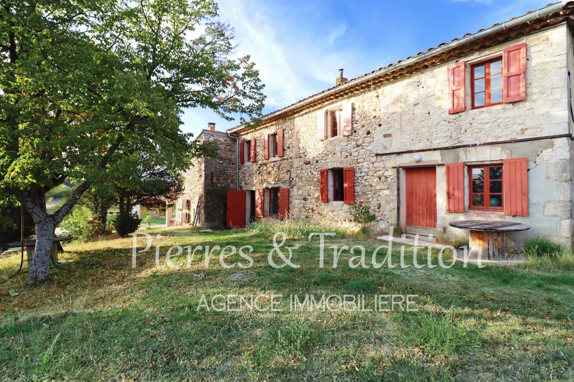 Rumah di Apt, Provence-Alpes-Cote d'Azur 12477539