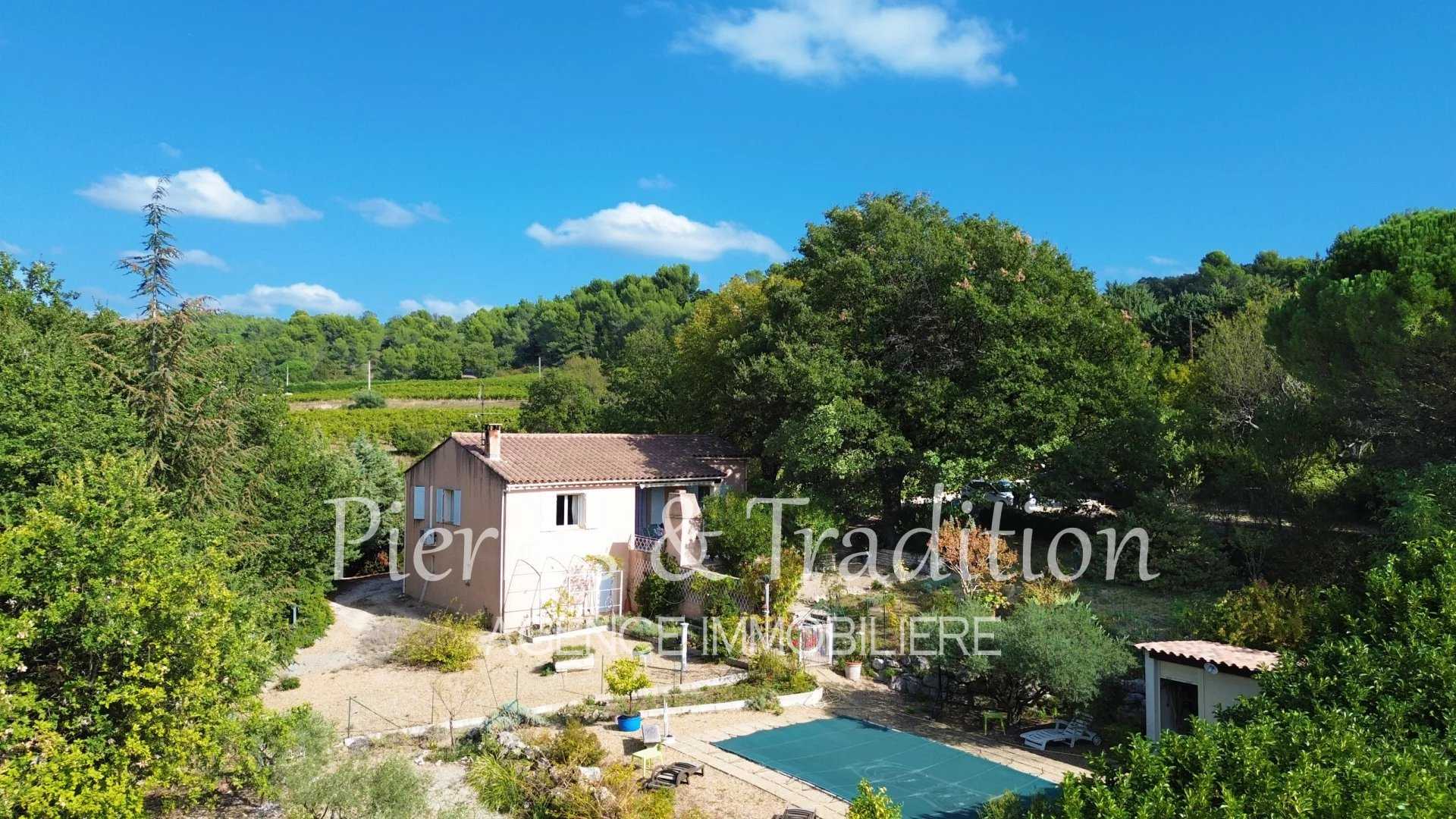 Talo sisään Apt, Provence-Alpes-Cote d'Azur 12477542