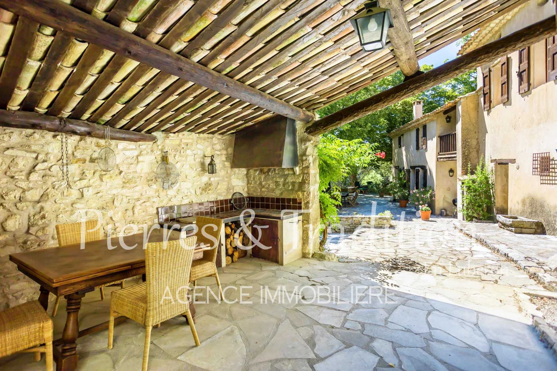 Huis in Caseneuve, Provence-Alpes-Côte d'Azur 12477544