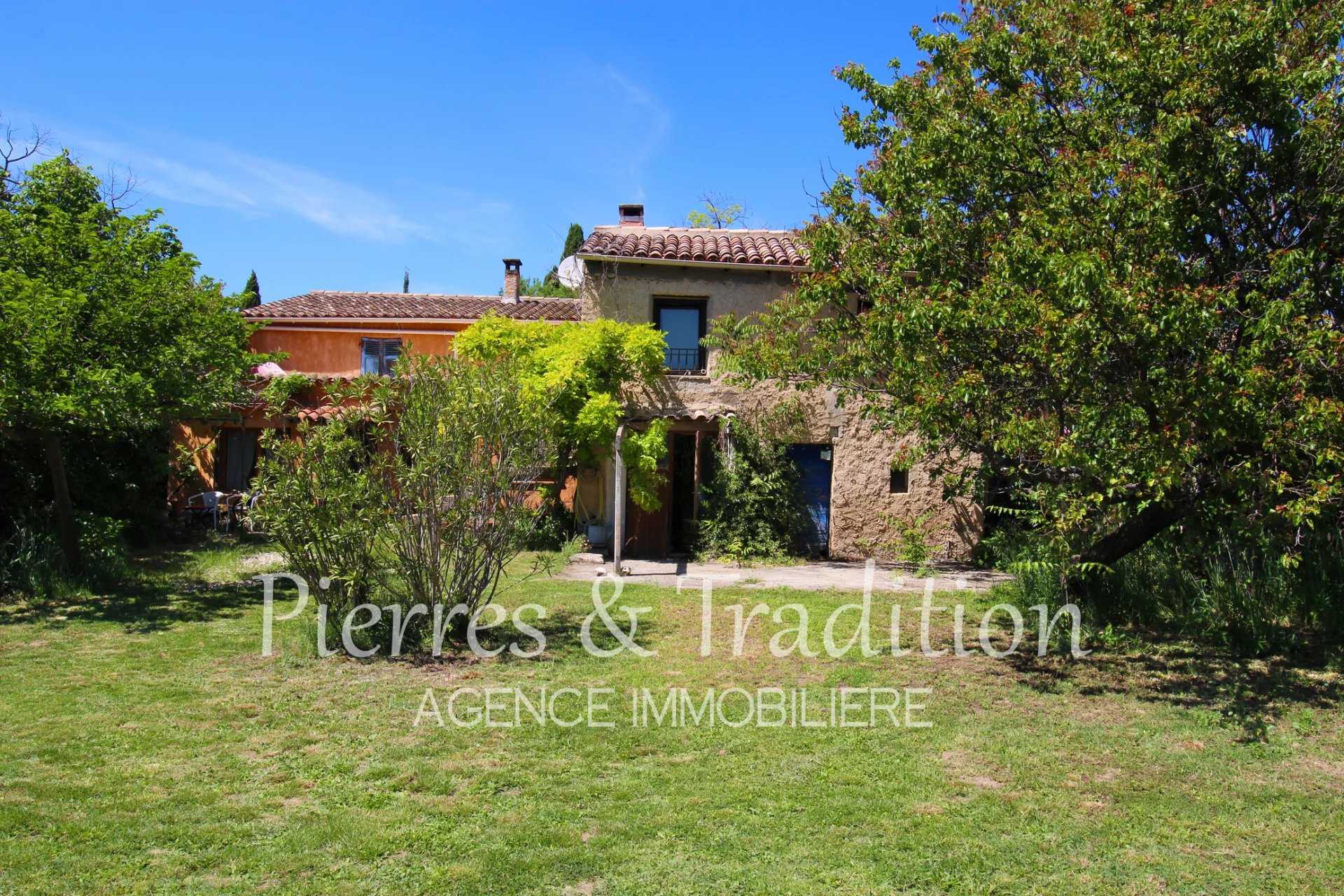 House in Saint-Saturnin-les-Apt, Provence-Alpes-Cote d'Azur 12477547