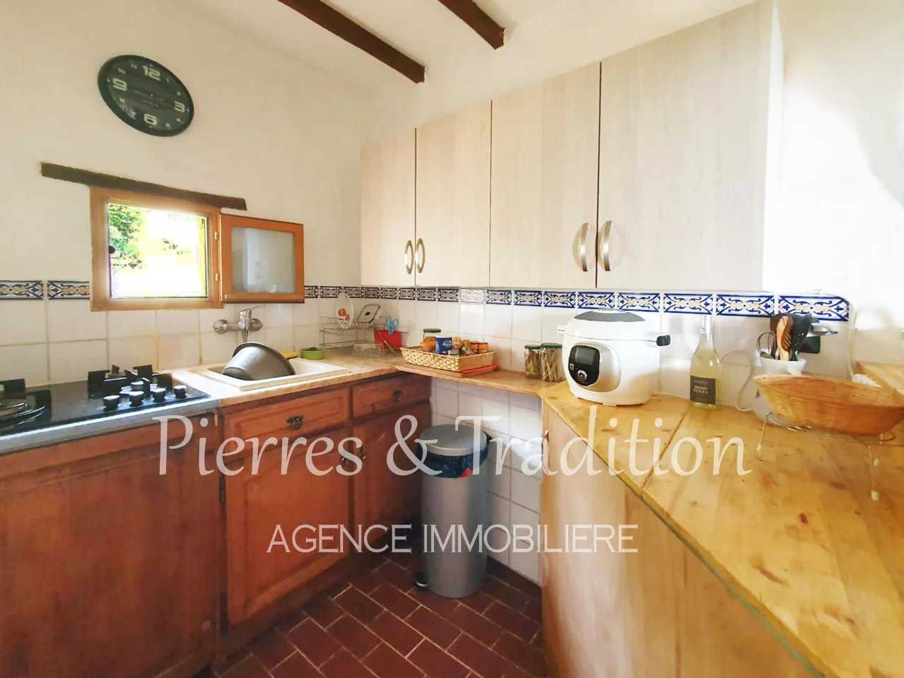 Ejerlejlighed i Saignon, Provence-Alpes-Cote d'Azur 12477550