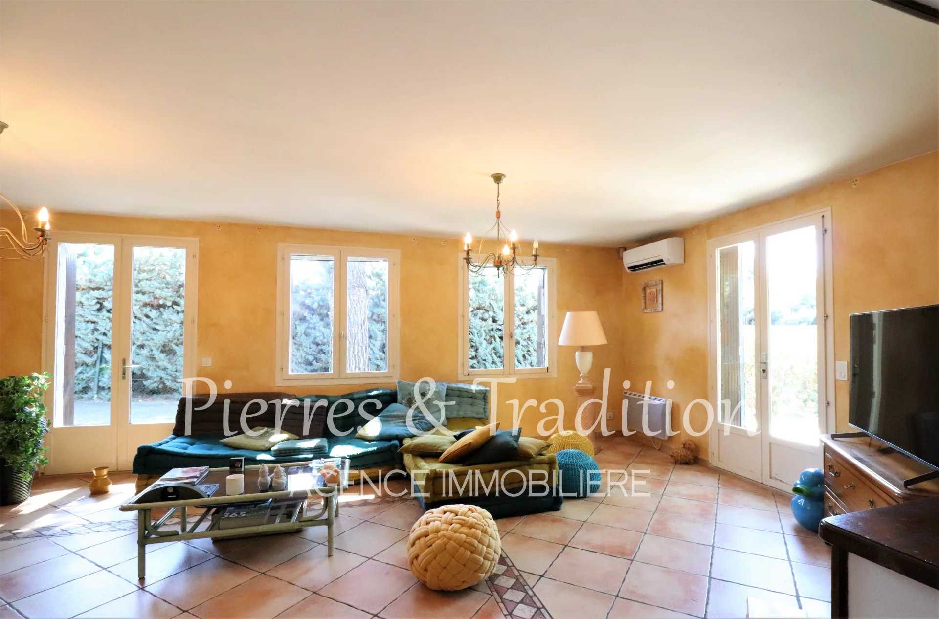 Rumah di Saint-Saturnin-les-Apt, Provence-Alpes-Cote d'Azur 12477554