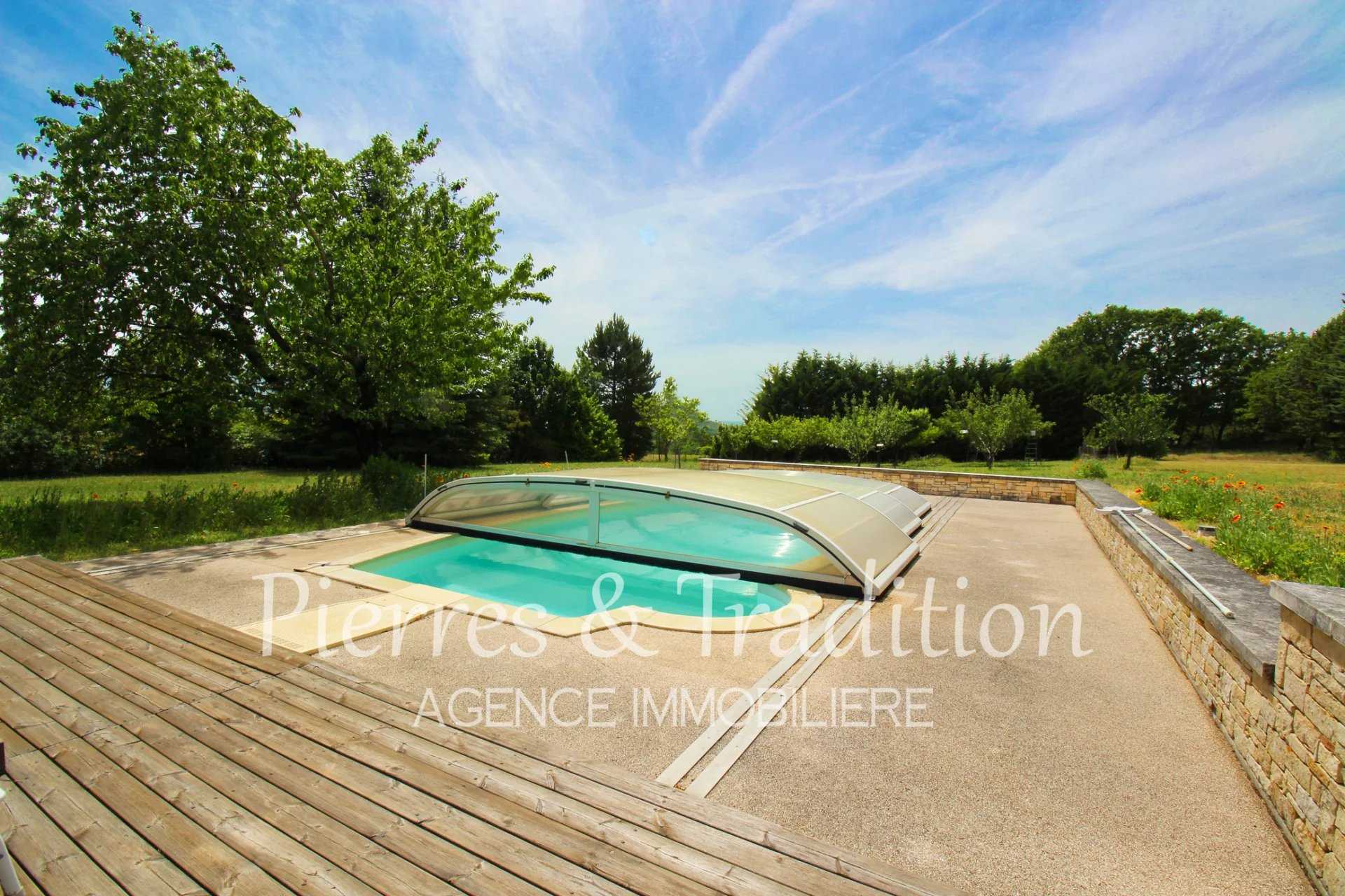House in Viens, Provence-Alpes-Cote d'Azur 12477566