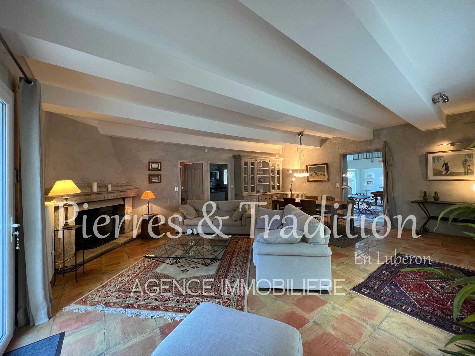 Будинок в Apt, Provence-Alpes-Cote d'Azur 12477570