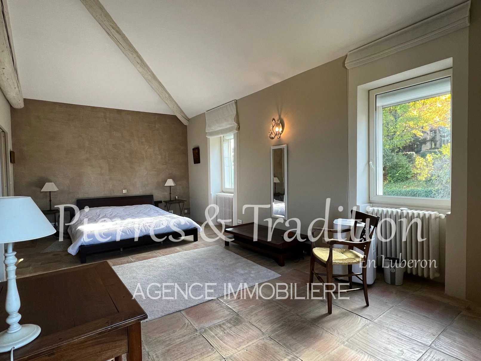Talo sisään Apt, Provence-Alpes-Cote d'Azur 12477570