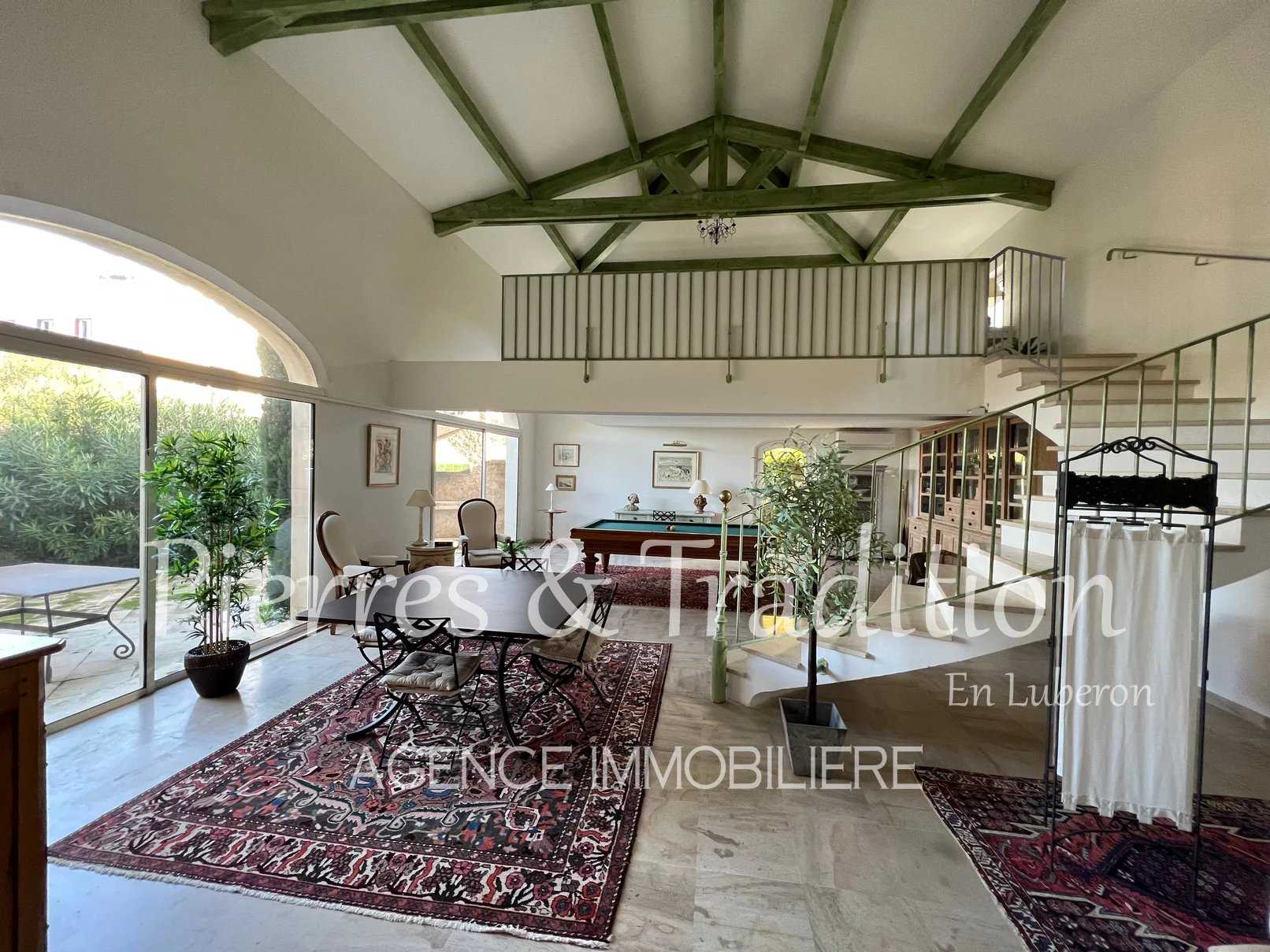 Talo sisään Apt, Provence-Alpes-Cote d'Azur 12477570