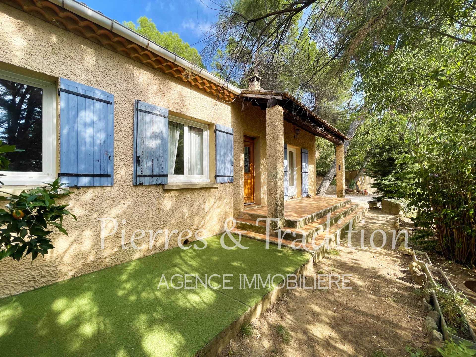 House in Roussillon, Provence-Alpes-Cote d'Azur 12477575