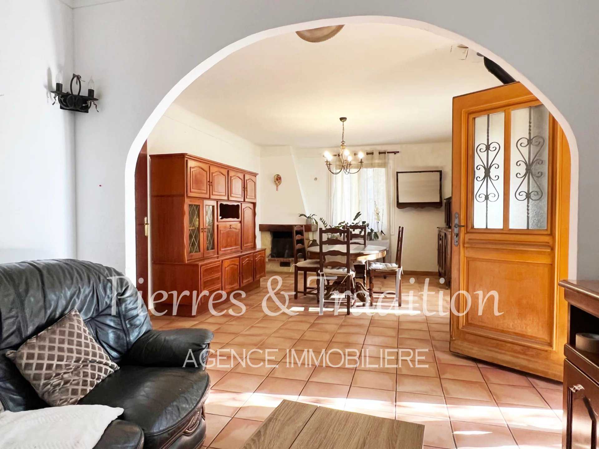मकान में Roussillon, प्रोवेंस-आल्प्स-कोटे डी'ज़ूर 12477575