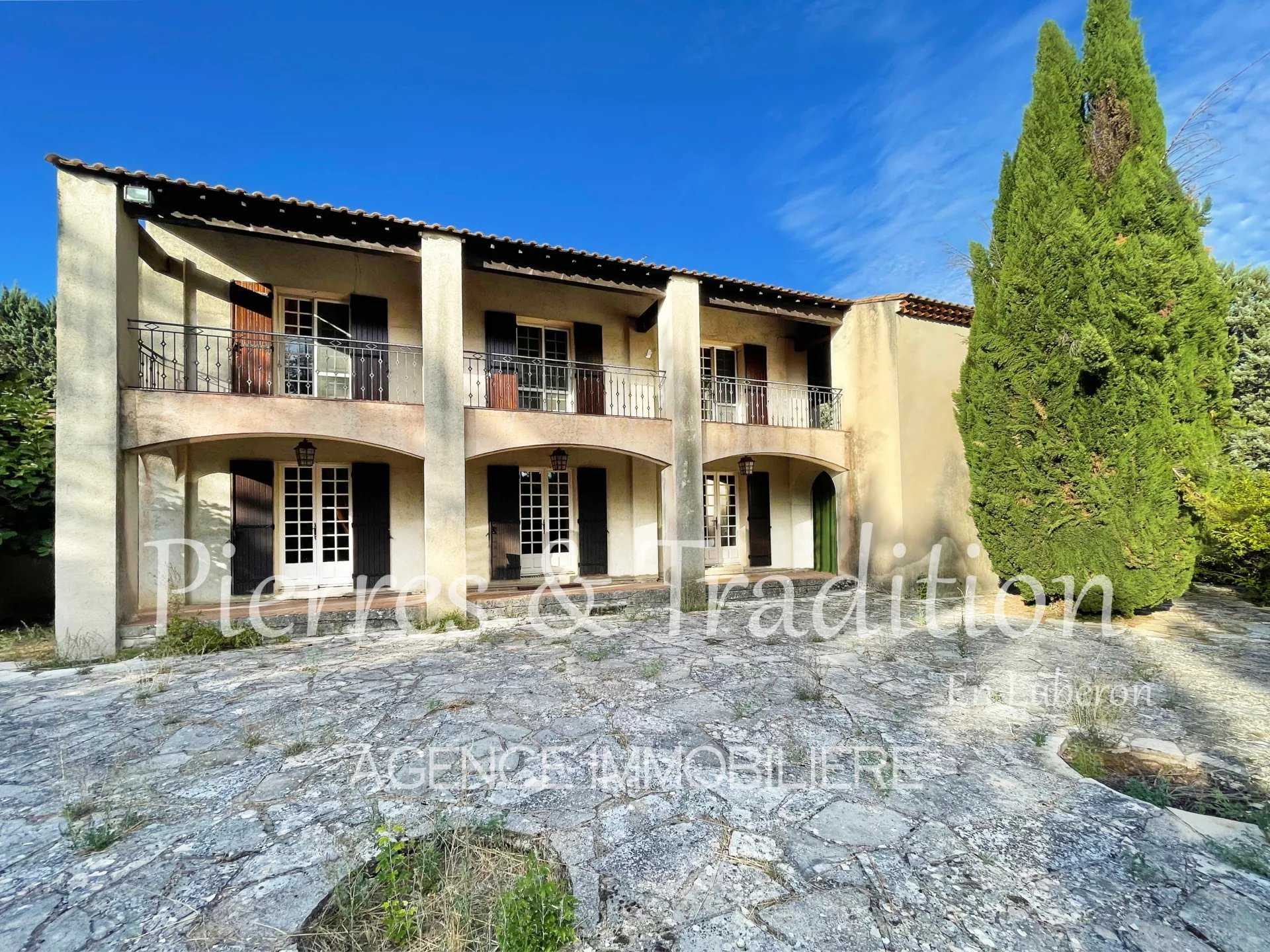 Huis in Saignon, Provence-Alpes-Cote d'Azur 12477578