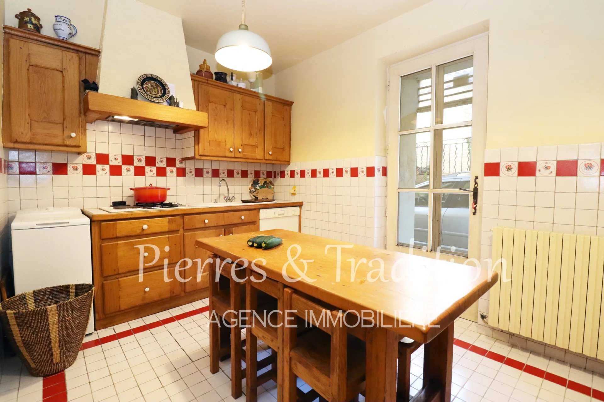 House in Caseneuve, Provence-Alpes-Cote d'Azur 12477581
